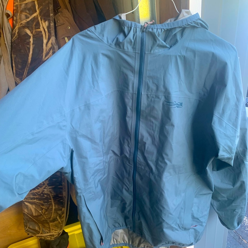 Sitka gear athletic jacket. Wind proof/waterproof. Lightly worn. No rips/stains